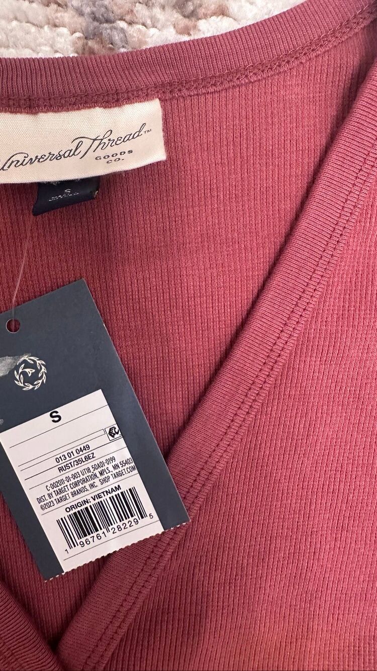 Universal Thread Rust Colored Ribbed Top With Buttons Size Small New - Picture 3 of 5